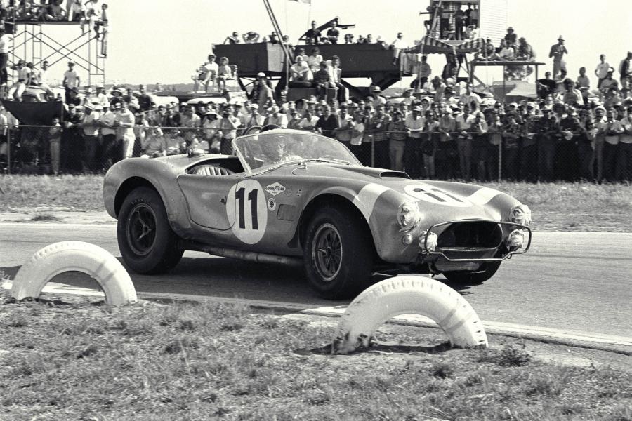 AC Cobra (Mk II) 1963 года  (фото 18 из 32)